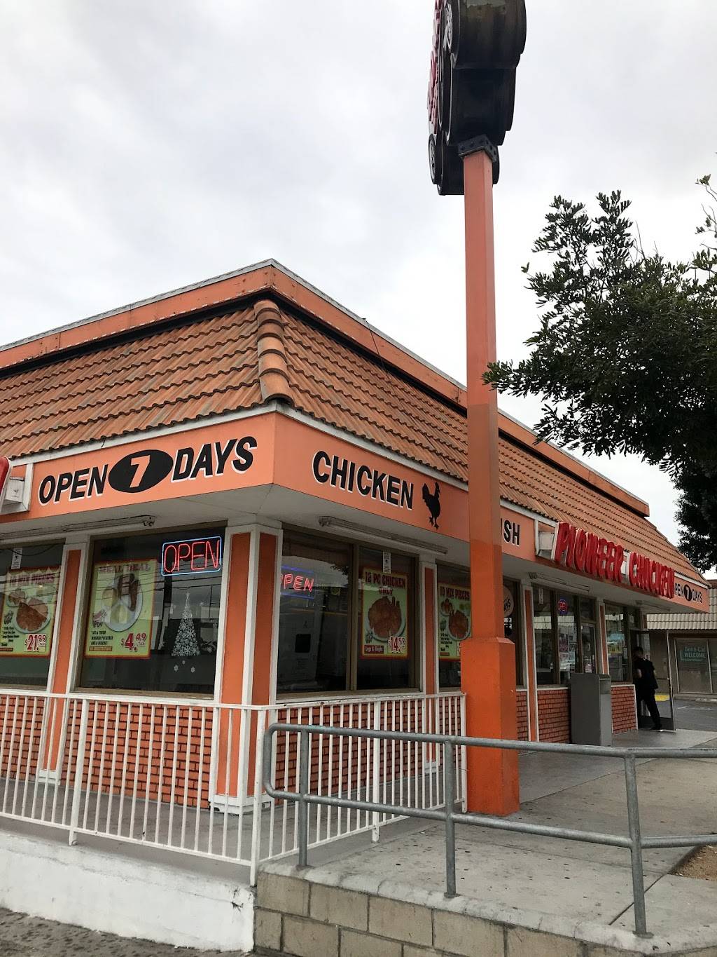 Pioneer Chicken | meal takeaway | 904 S Soto St, Los Angeles, CA 90023, USA | 3232624562 OR +1 323-262-4562