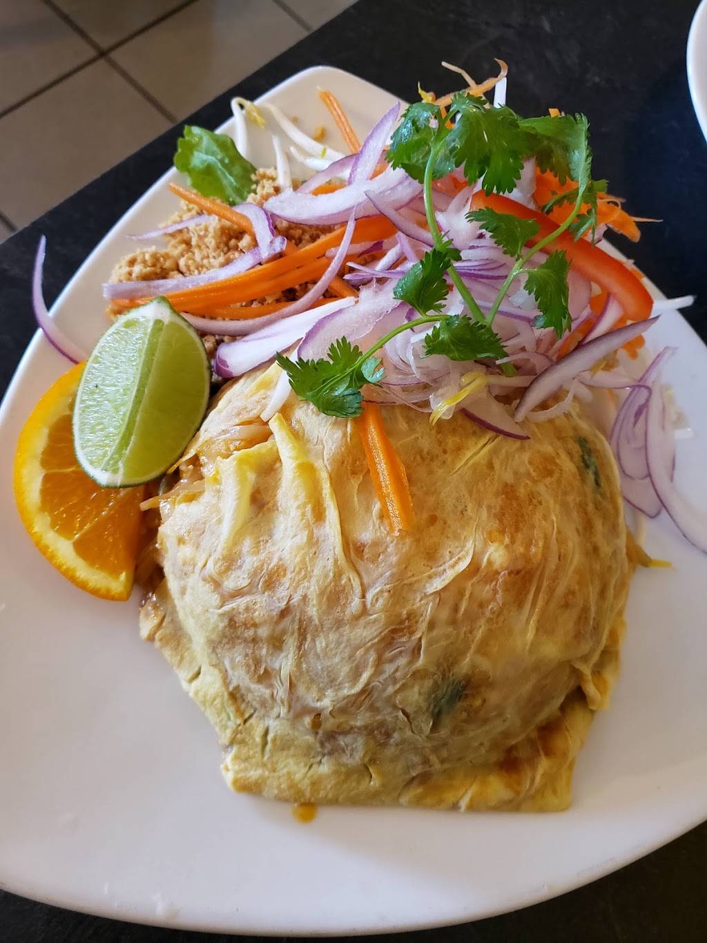 Nimman Thai Cuisine | restaurant | 2451 Lake Shore Blvd W, Etobicoke, ON M8V 1C5, Canada | 4162554224 OR +1 416-255-4224