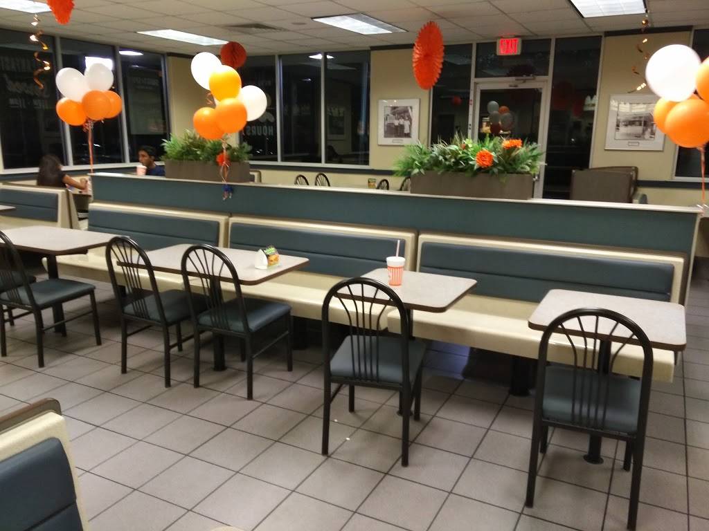 Whataburger | restaurant | 2557 Northwest Loop 410, San Antonio, TX 78230, USA | 2103840567 OR +1 210-384-0567