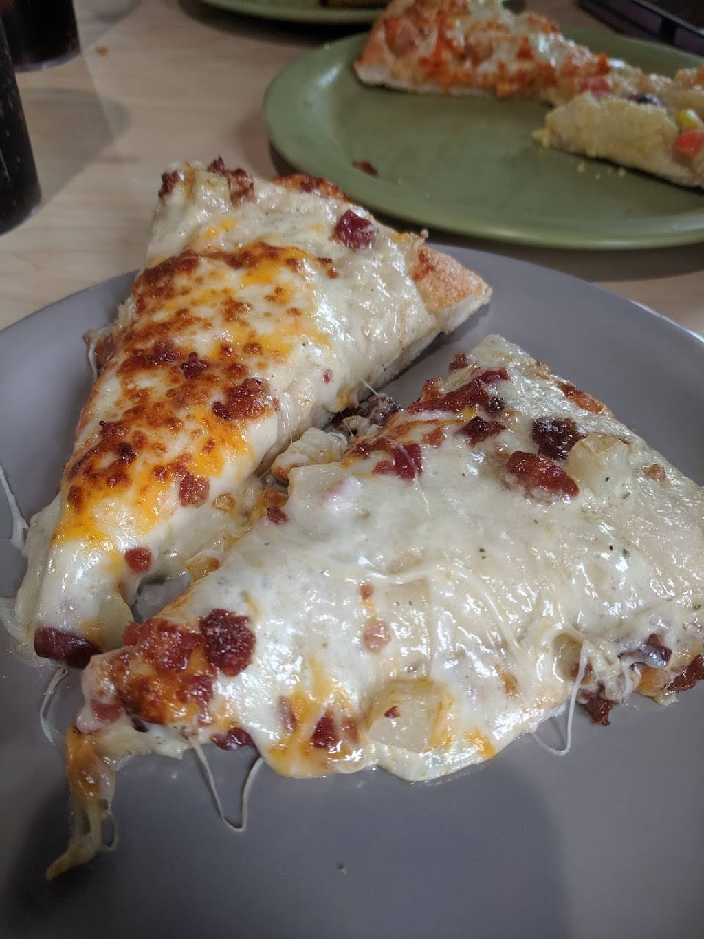 In/Out Pizza | restaurant | 1716 W Andrew Johnson Hwy, Morristown, TN 37814, USA | 4236160167 OR +1 423-616-0167