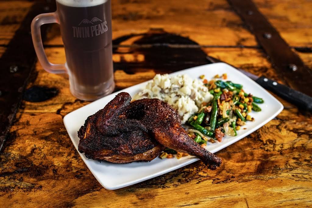 Twin Peaks Restaurant | restaurant | 8310 E 21st St N, Wichita, KS 67206, USA | 3164405533 OR +1 316-440-5533