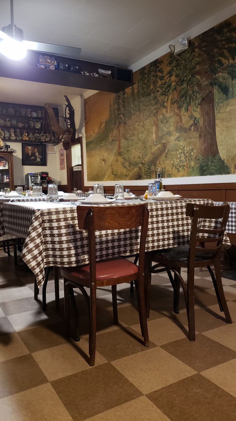 Acme Burger | restaurant | 1007 W College Ave, Santa Rosa, CA 95401, USA | 7076157309 OR +1 707-615-7309