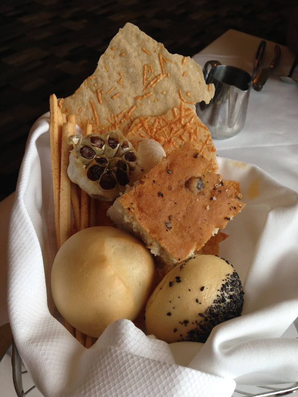 Thirty-Two | restaurant | 850 Bayview Ave, Biloxi, MS 39530, USA | 2284363000 OR +1 228-436-3000