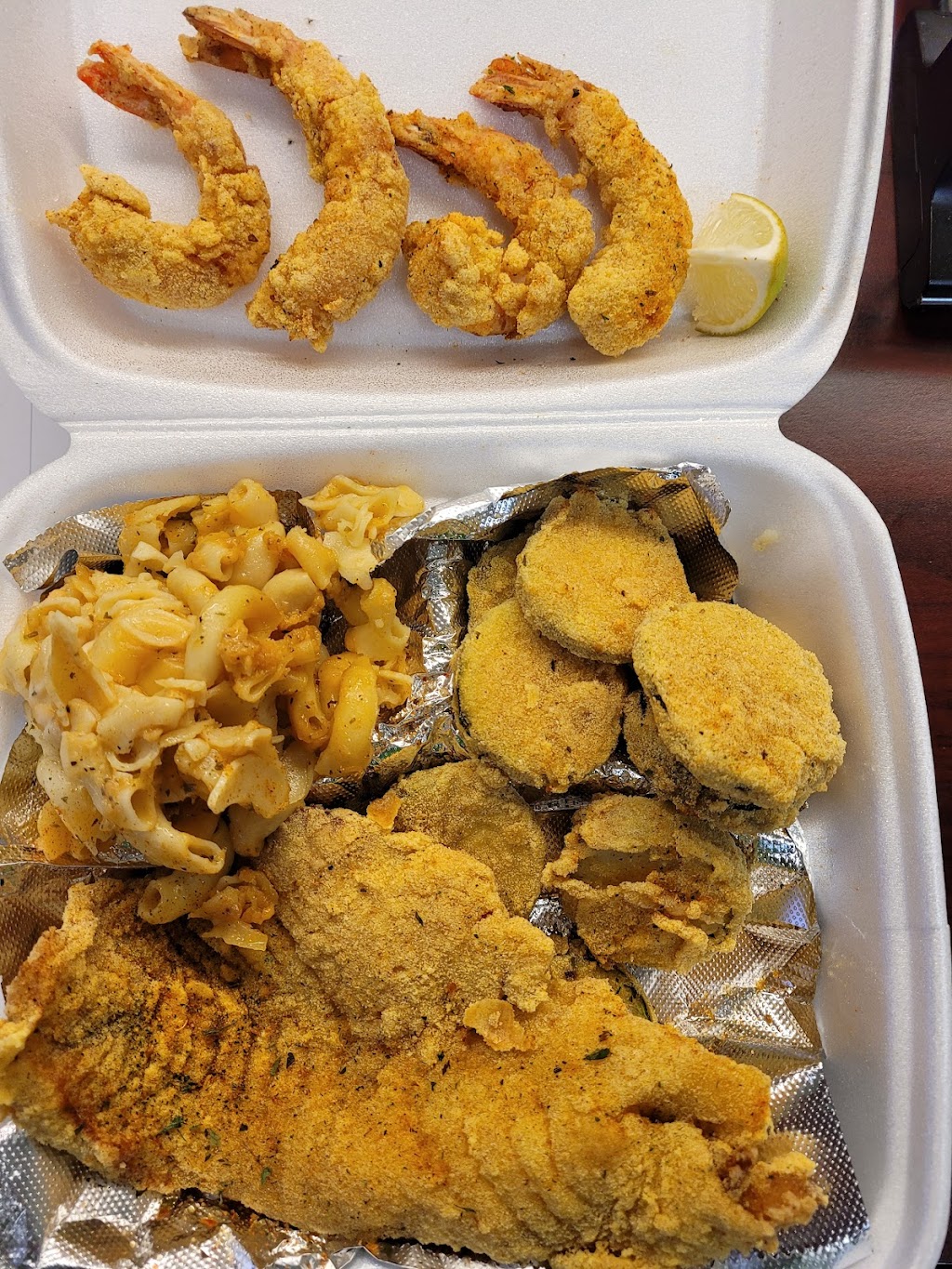 T & Cs Tackle Box. Southern Seafood & More | restaurant | 7141 Kester Ave, Van Nuys, CA 91405, USA | 8188092407 OR +1 818-809-2407