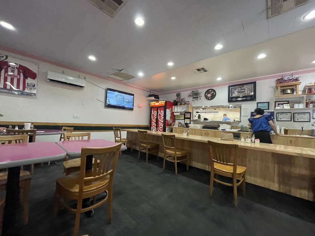 Celias Restaurant | restaurant | 1530 Adams Ave, El Centro, CA 92243, USA | 7603524570 OR +1 760-352-4570