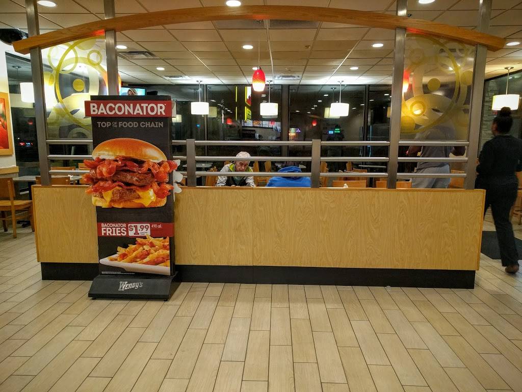 Wendys | restaurant | 580 Merrick Rd, Lynbrook, NY 11563, USA | 5165933211 OR +1 516-593-3211