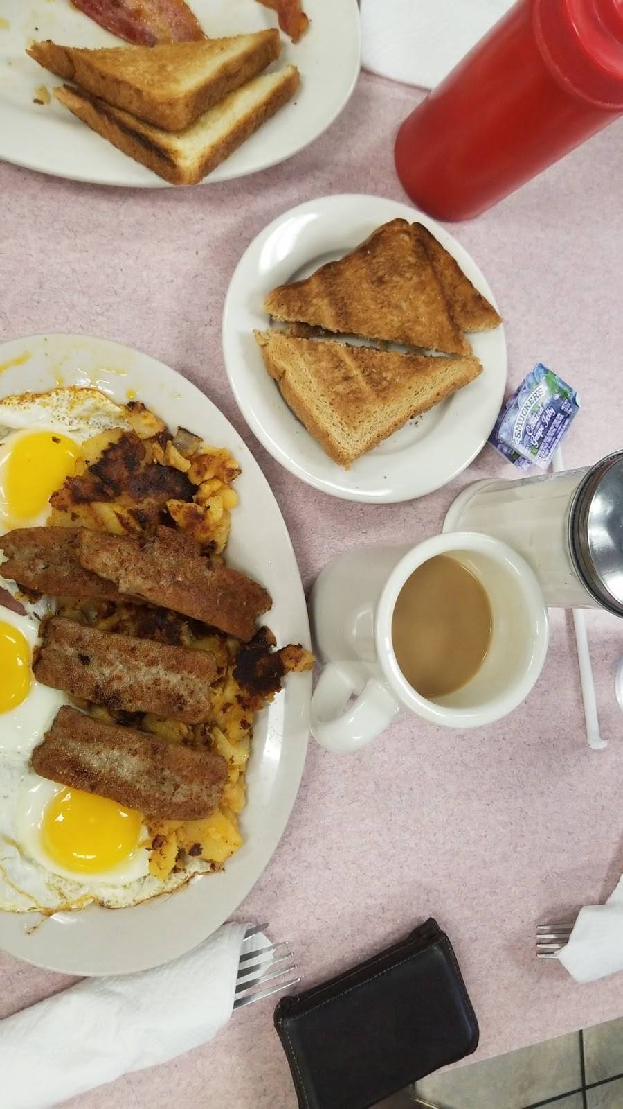 Pagliaros Lunch | restaurant | 58 Huntington St, Shelton, CT 06484, USA | 2039294000 OR +1 203-929-4000