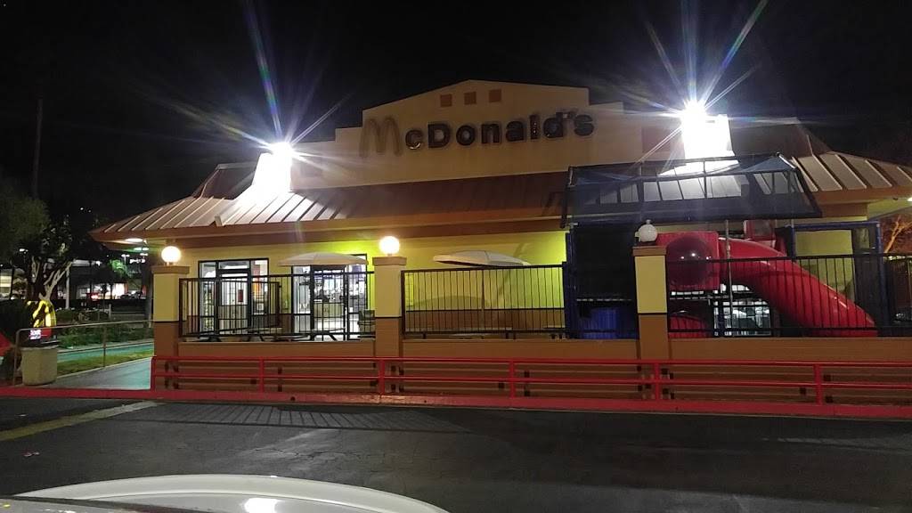 McDonalds | cafe | 400 McKinley St, Corona, CA 92879, USA | 9513717060 OR +1 951-371-7060