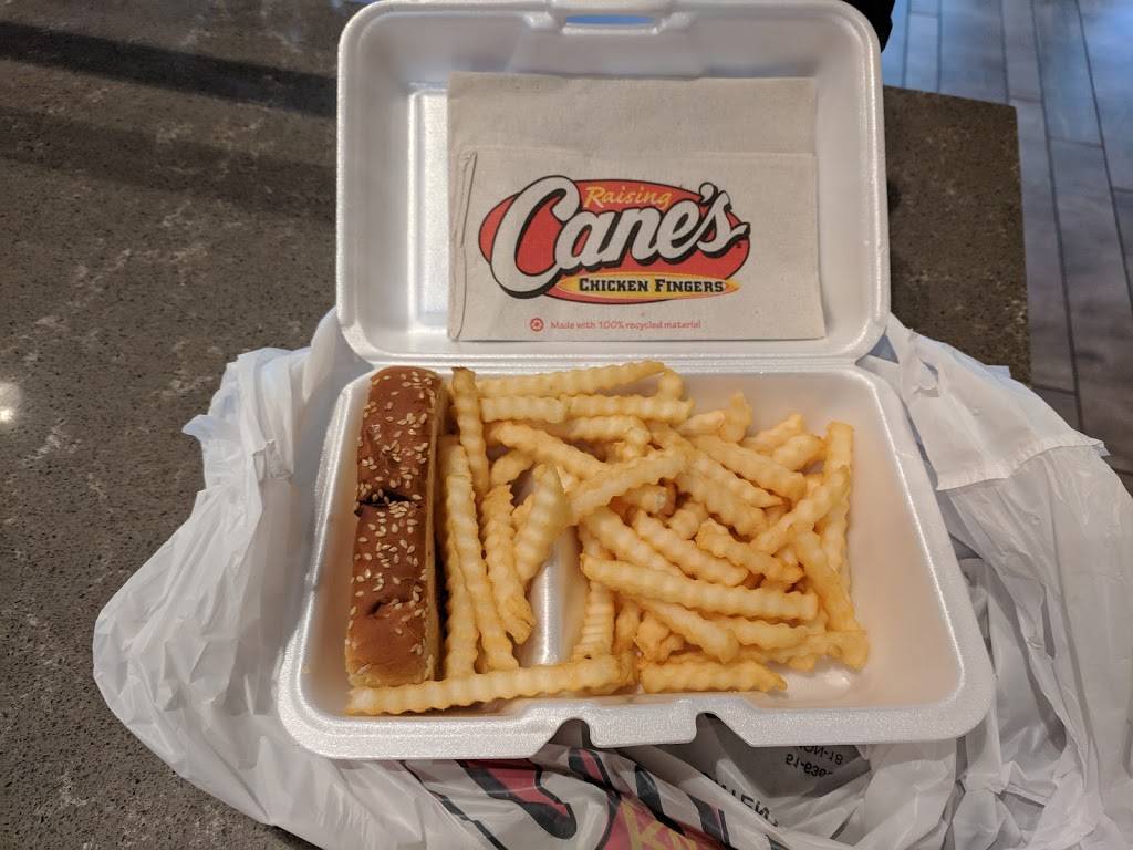 Raising Canes Chicken Fingers | meal takeaway | 6568 N Sheridan Rd, Chicago, IL 60626, USA | 7733819480 OR +1 773-381-9480