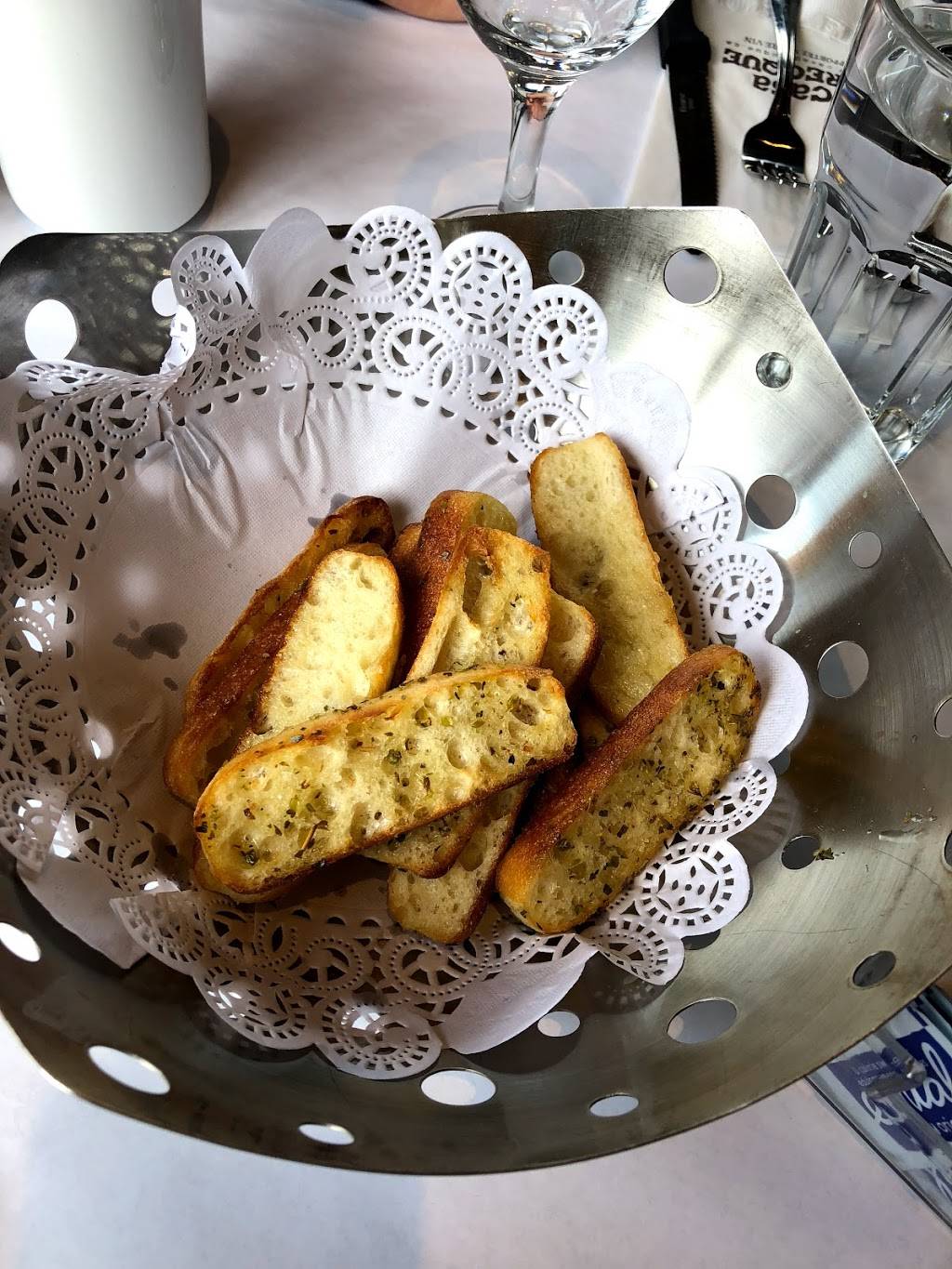 Casa Grecque | restaurant | 3500 Boulevard Sainte-Anne, Québec, QC G1E 3L7, Canada | 4186612002 OR +1 418-661-2002