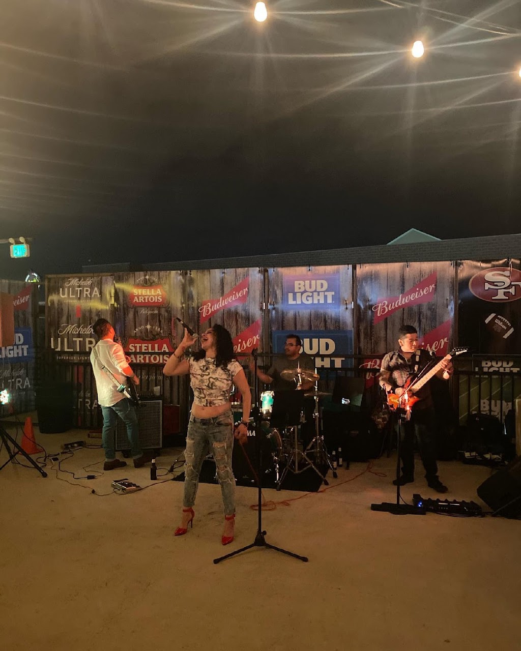 Rock & Roll Pizzeria | restaurant | 6501 Arena Blvd Suite 108, Laredo, TX 78041, USA | 9565682400 OR +1 956-568-2400