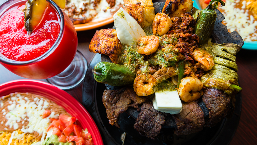 El Loro Mexican Restaurant | restaurant | 1001 Division St, Waite Park, MN 56387, USA | 3207742111 OR +1 320-774-2111