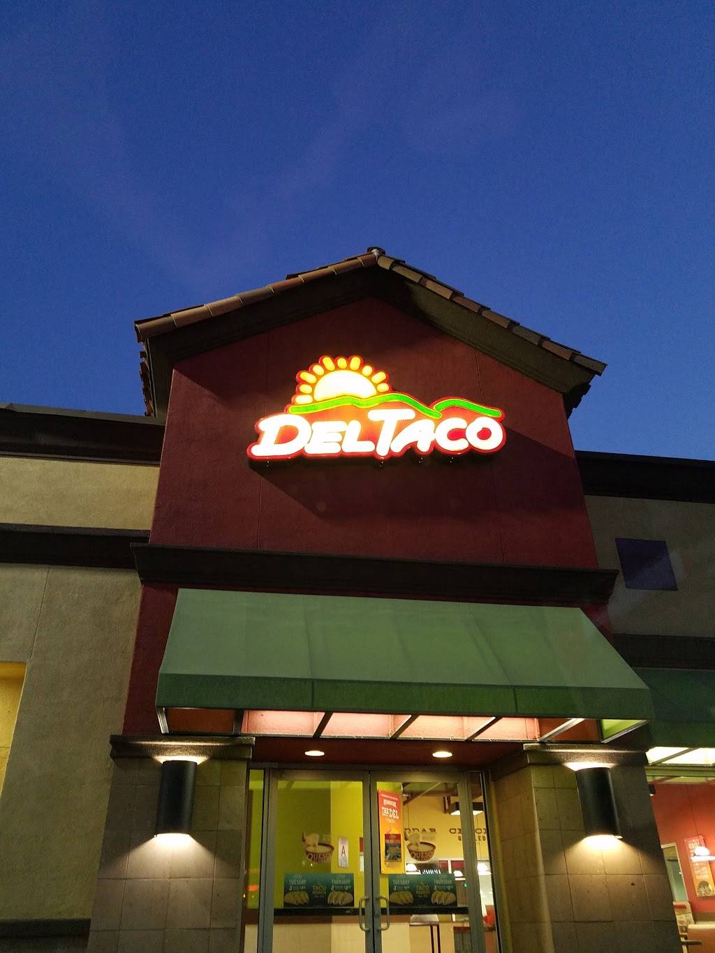Del Taco | meal takeaway | 15300 Summit Ave, Fontana, CA 92336, USA | 9094630059 OR +1 909-463-0059