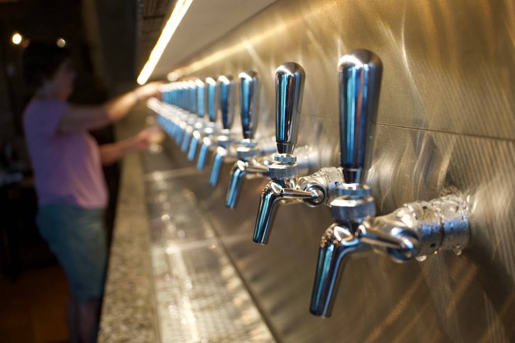 Oak & Stone Downtown Bradenton | restaurant | 102 Old Main St, Bradenton, FL 34205, USA | 9413574306 OR +1 941-357-4306