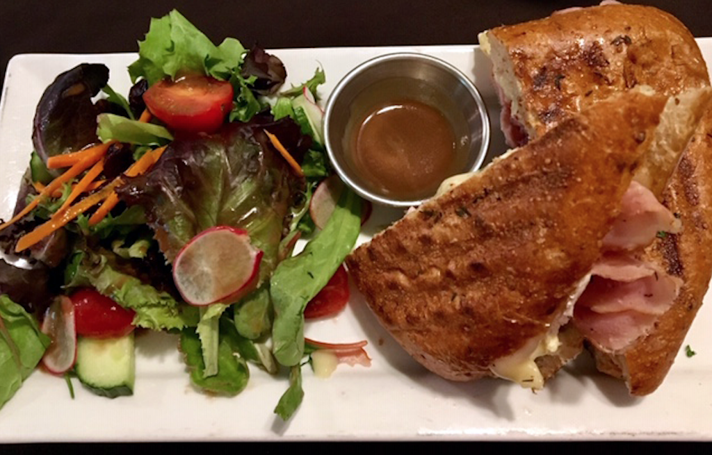 Cassis Bistro | restaurant | 27 Queen St, Lakefield, ON K0L 2H0, Canada | 7056528045 OR +1 705-652-8045