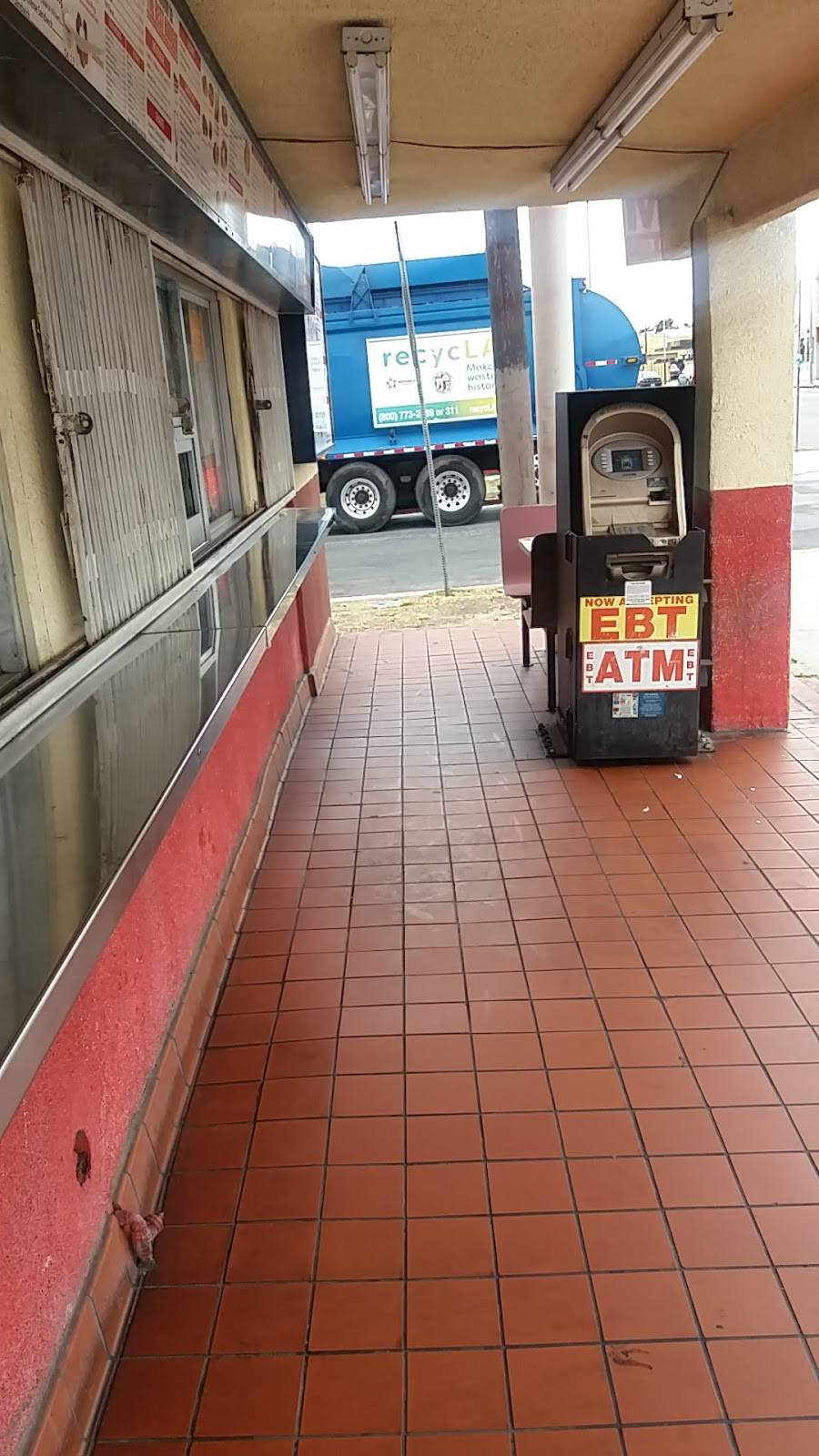 The best burger | restaurant | 7730 S Western Ave, Los Angeles, CA 90047, USA | 3237522205 OR +1 323-752-2205