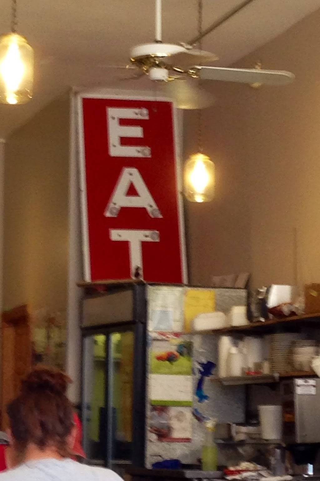 Charlies Place | restaurant | 213 Jefferson St, Hanover, IL 61041, USA | 8155913501 OR +1 815-591-3501