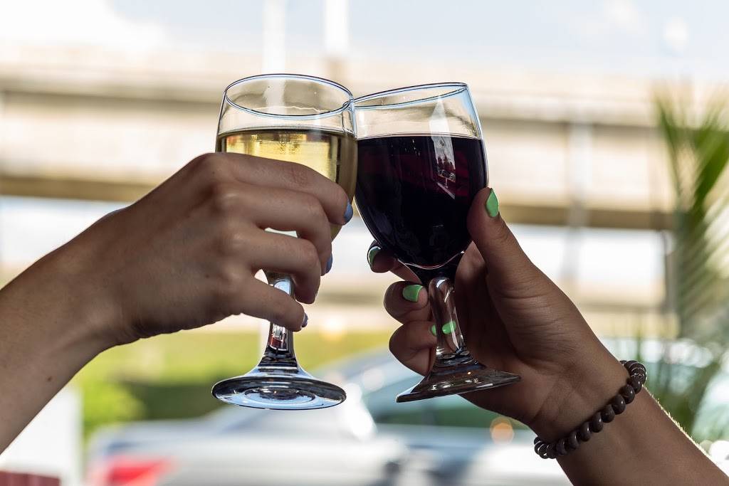 Le Cordon | restaurant | 150 Rue Notre-Dame Ouest, Lachine, QC H8R 1H1, Canada | 5143635555 OR +1 514-363-5555