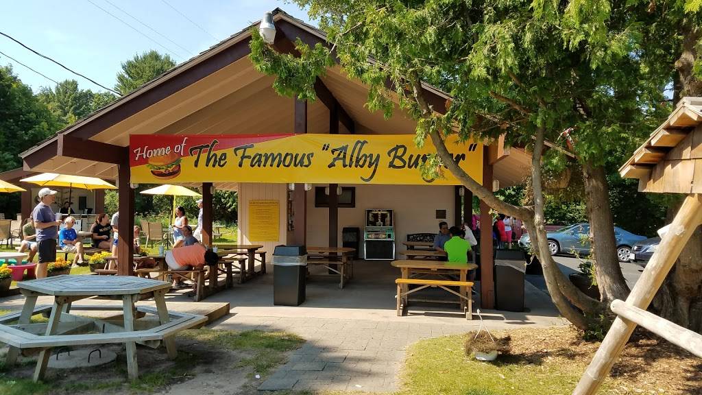 Albatross Drive-In | restaurant | 777 Main Rd, Washington, WI 54246, USA | 9208472203 OR +1 920-847-2203