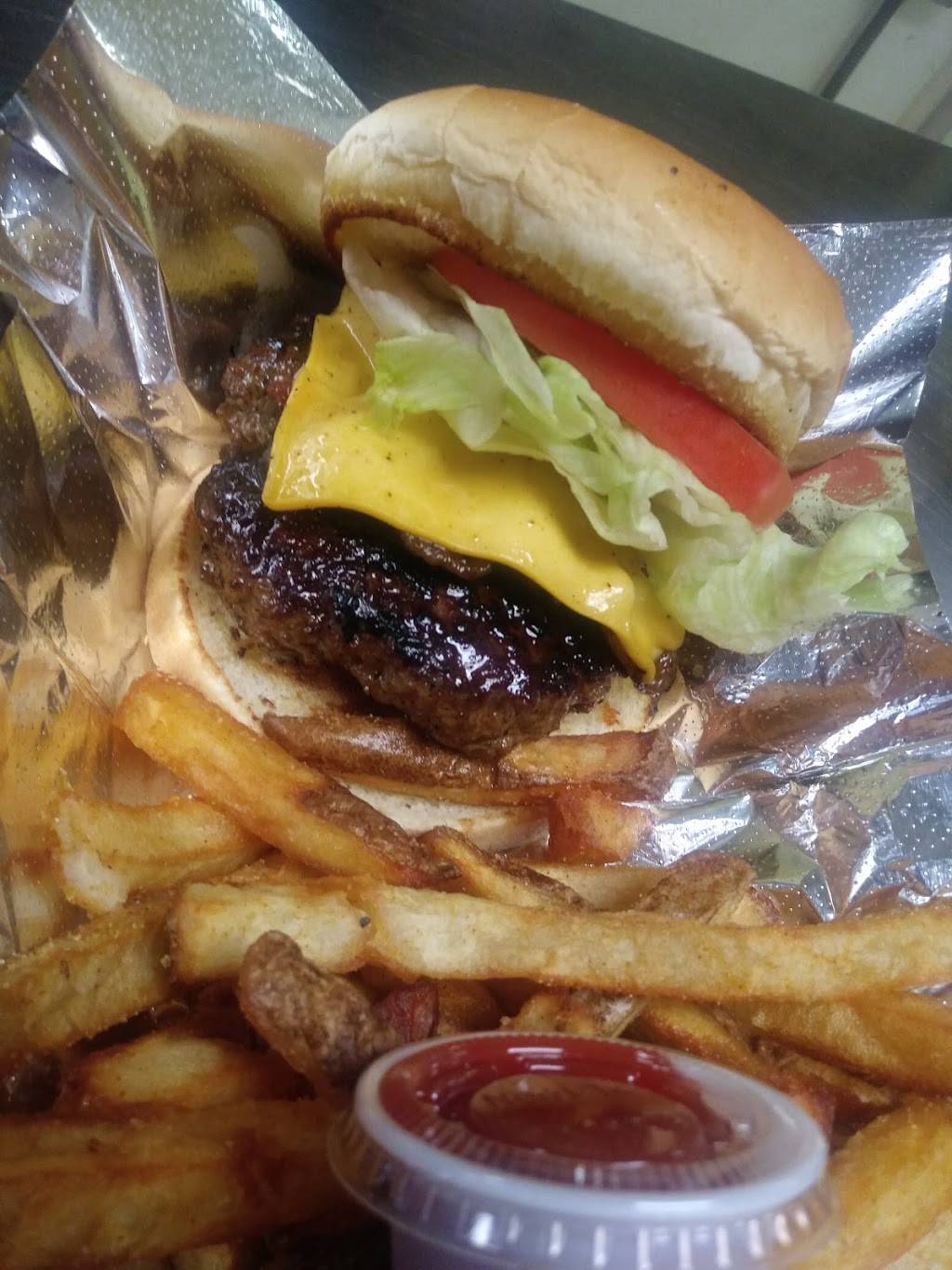 Master Ds Grille & Pizzeria | restaurant | 7502 Mentor Ave, Mentor, OH 44060, USA | 4405255146 OR +1 440-525-5146