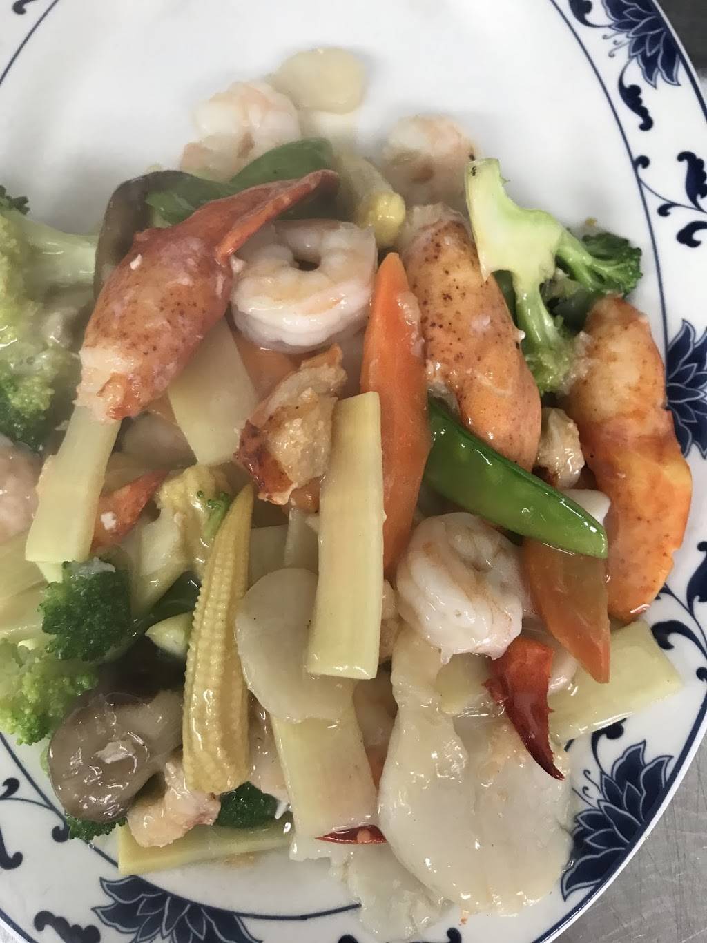 Fresh Ginger fusion | restaurant | 64 Main Rd N, Hampden, ME 04444, USA | 2078626210 OR +1 207-862-6210