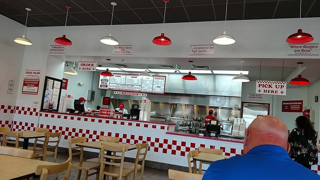 Five Guys | meal takeaway | 586 US-27, Lady Lake, FL 32159, USA | 3525614686 OR +1 352-561-4686