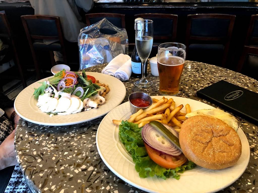 Brendans Bar & Grill | restaurant | 42 W 35th St, New York, NY 10001, USA | 2125645405 OR +1 212-564-5405