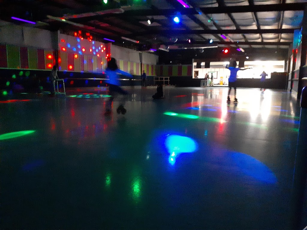 Twin Rivers Roller Rink LLC | meal takeaway | 158 N Jackson St, Grove Hill, AL 36451, USA | 2512753313 OR +1 251-275-3313