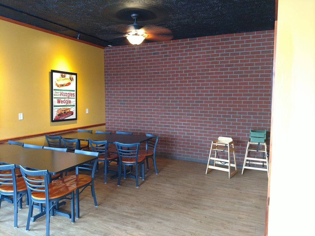 Foxs Pizza Den of Kingwood | restaurant | 400 E Main St, Kingwood, WV 26537, USA | 3043290987 OR +1 304-329-0987