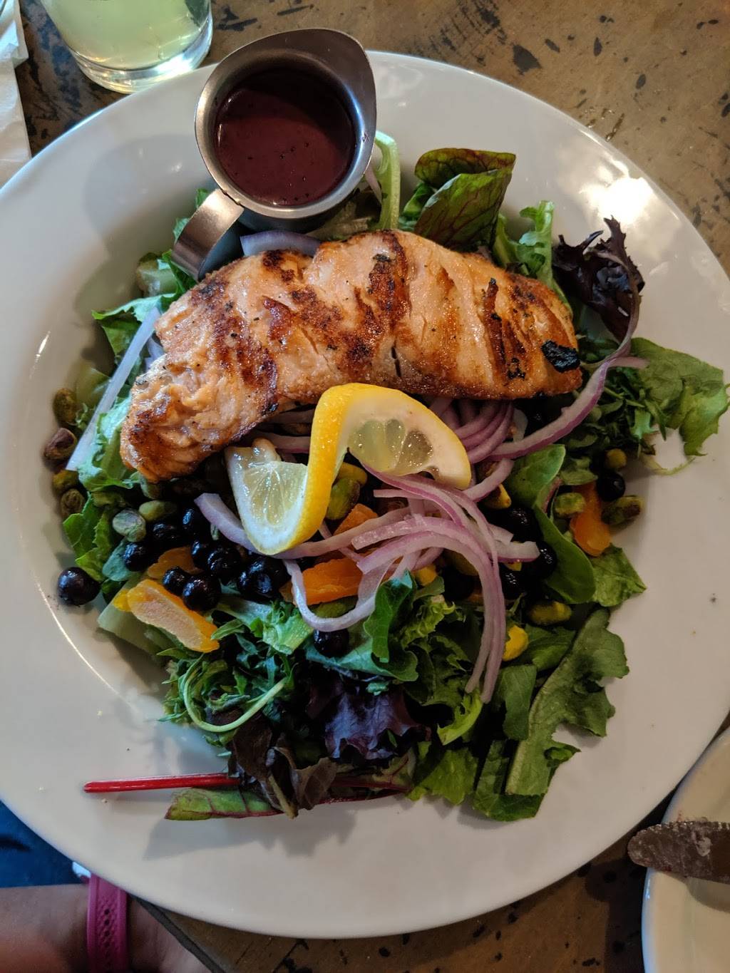 The Black Horse Tavern | restaurant | 26 Portland Rd, Bridgton, ME 04009, USA | 2076475300 OR +1 207-647-5300