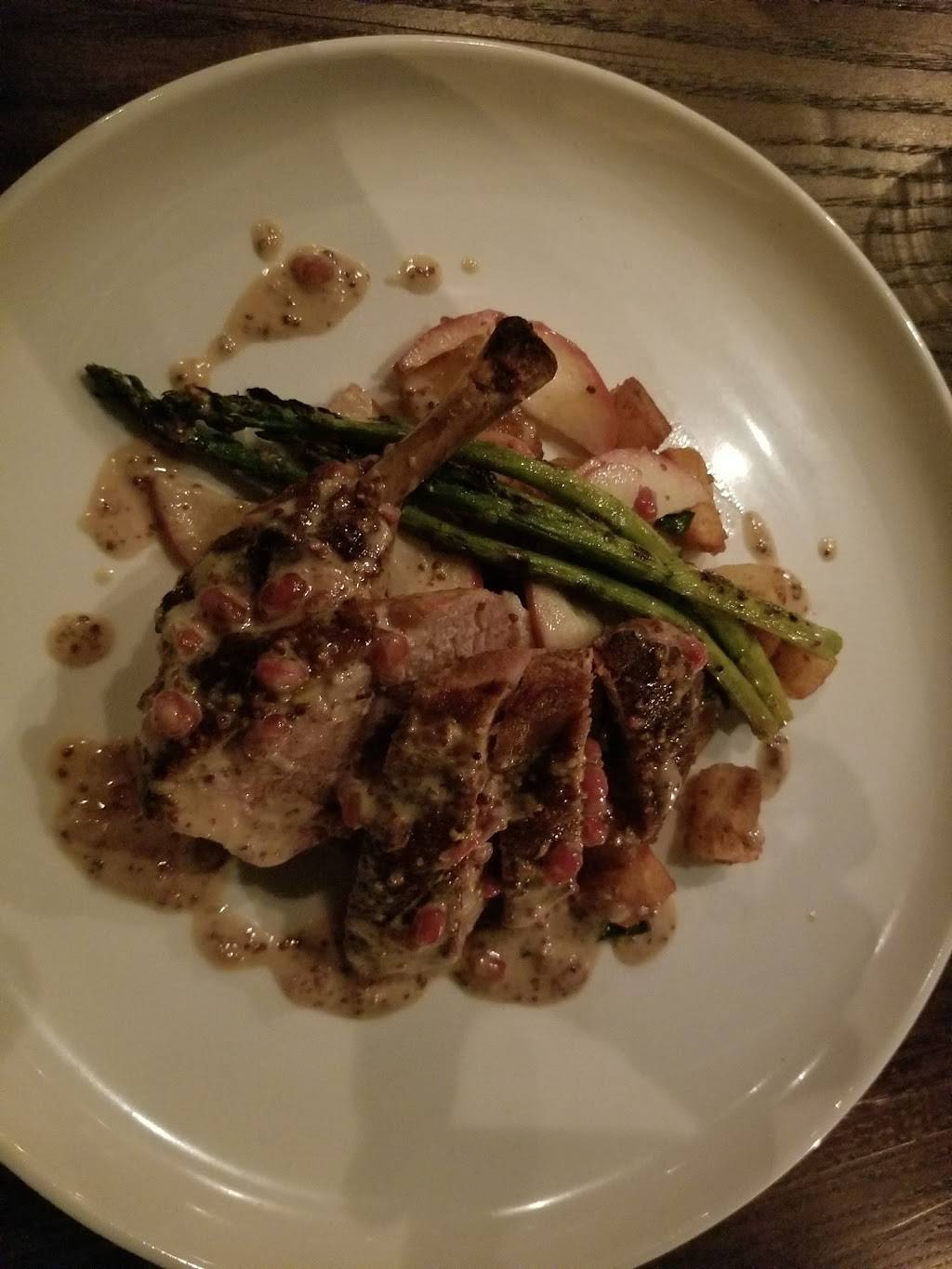 District Kitchen & Bar | restaurant | 40 West St, Pittsfield, MA 01201, USA | 4134420303 OR +1 413-442-0303