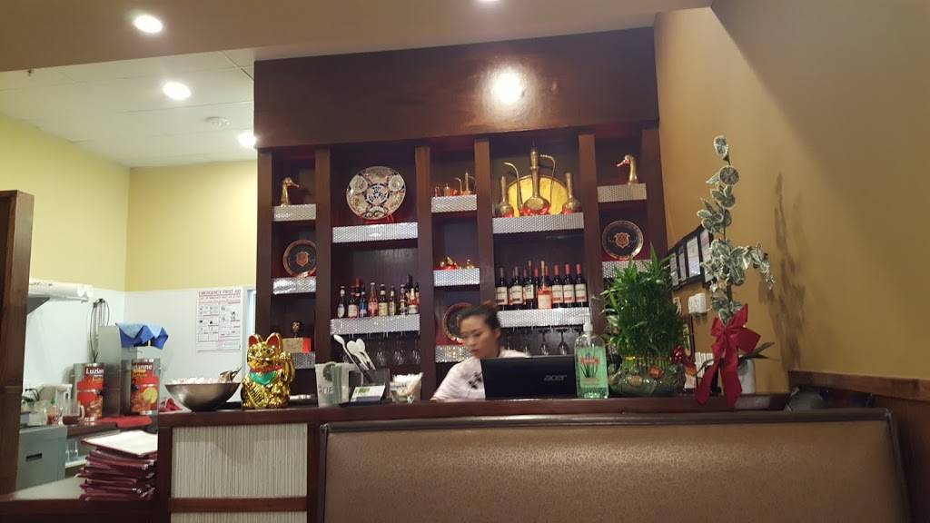 Lins China Diner | restaurant | 21968 Market Pl Dr #600, New Caney, TX 77357, USA | 2817472300 OR +1 281-747-2300