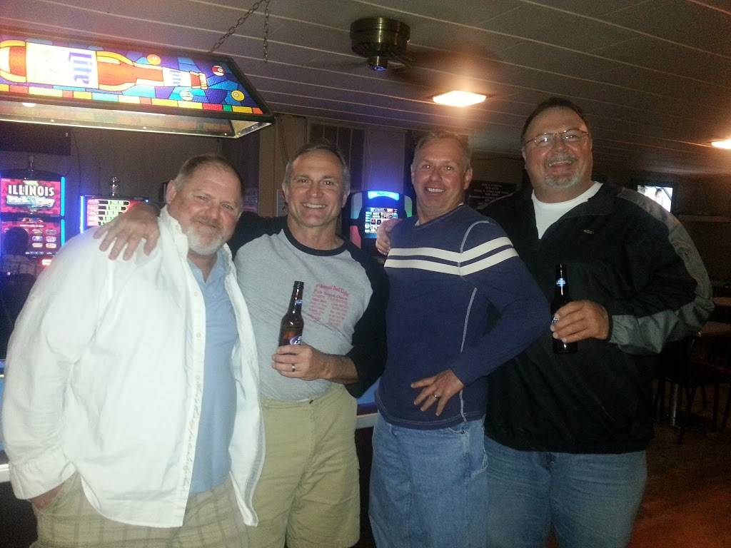 Burtons Tap | restaurant | 110 W Taylorville Rd, Taylorville, IL 62568, USA | 2178243313 OR +1 217-824-3313