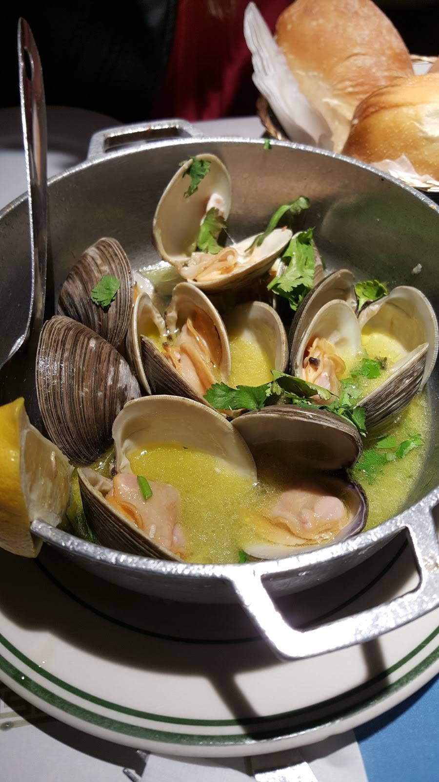 Oliveiras da Serra | restaurant | 1241 Roosevelt Ave, Carteret, NJ 07008, USA | 7325410003 OR +1 732-541-0003