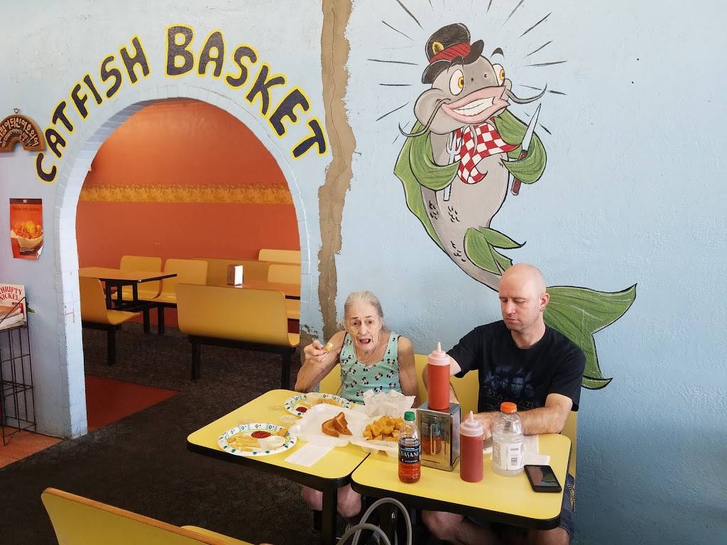 Catfish Basket | restaurant | 4950 Hondo Pass Dr, El Paso, TX 79924, USA | 9157570545 OR +1 915-757-0545