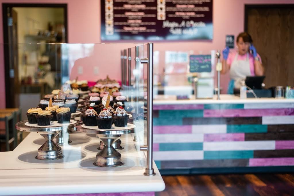 Smallcakes Lawrence | restaurant | 4801 Bauer Farm Drive F, Lawrence, KS 66049, USA | 7858561141 OR +1 785-856-1141