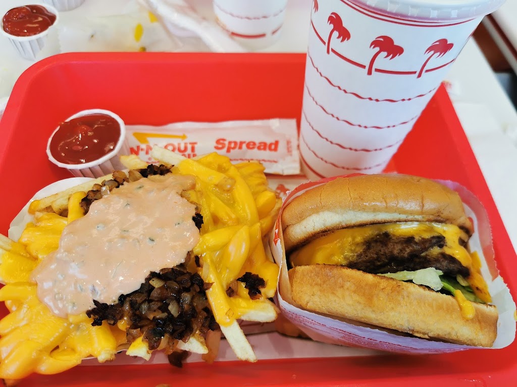 In-N-Out Burger | restaurant | 2390 S 4th St, El Centro, CA 92243, USA | 8007861000 OR +1 800-786-1000