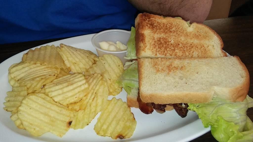 The Lapel Bulldog | restaurant | 701 Main St, Lapel, IN 46051, USA | 7655343746 OR +1 765-534-3746