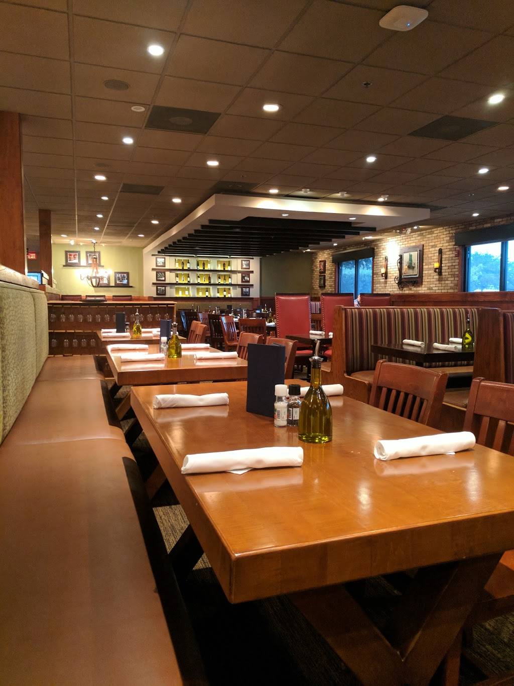 Carrabbas Italian Grill | restaurant | 801 Providence Rd, Brandon, FL 33511, USA | 8136578166 OR +1 813-657-8166