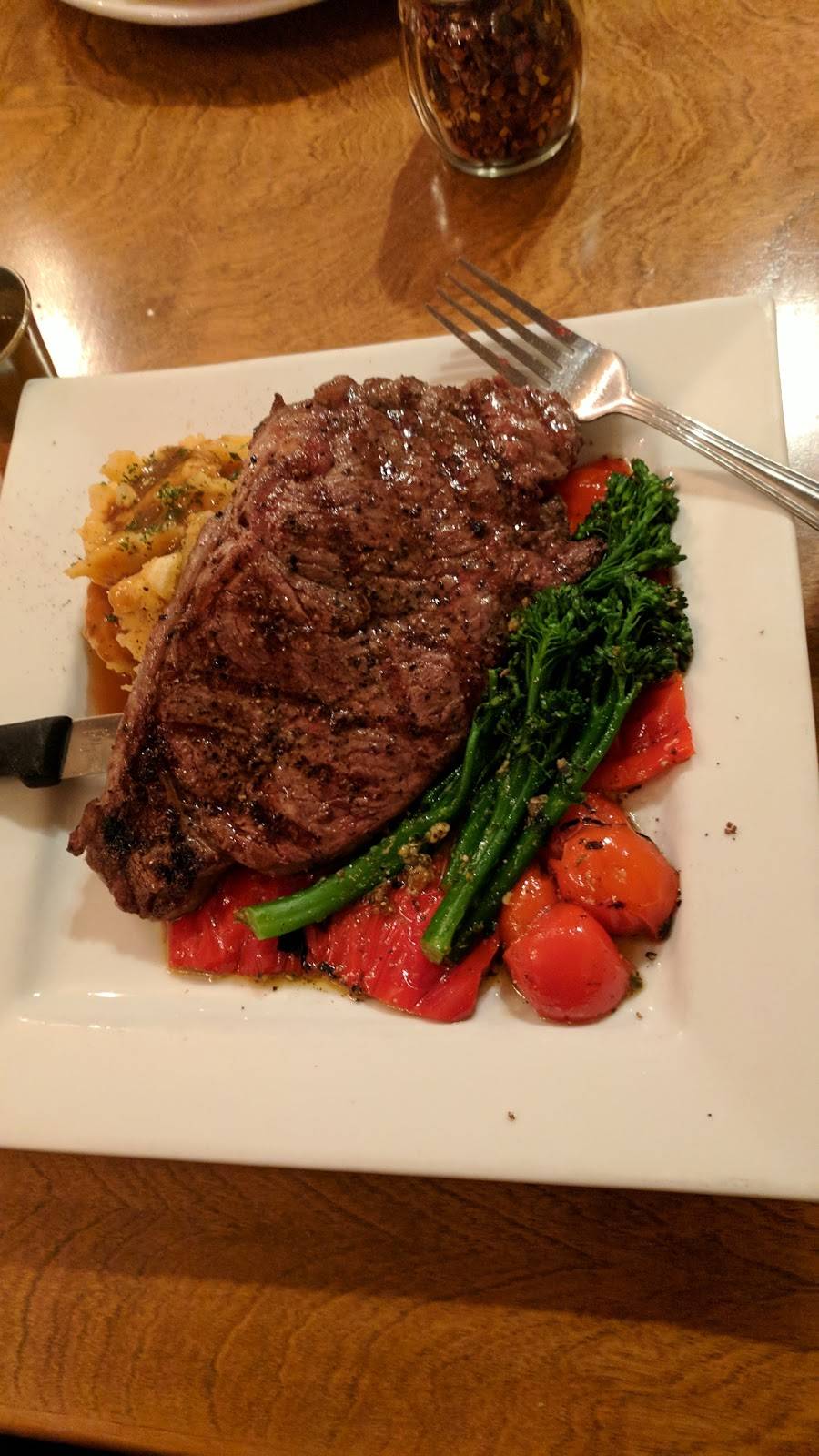 Donattela Bar & Grill | restaurant | 83 Bolton St, Bobcaygeon, ON K0M 1A0, Canada | 7057384303 OR +1 705-738-4303