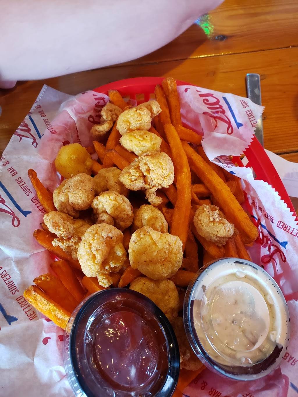 Lucys Retired Surfers Bar & Restaurant | restaurant | 1775 Beach Blvd, Biloxi, MS 39531, USA | 2282074369 OR +1 228-207-4369