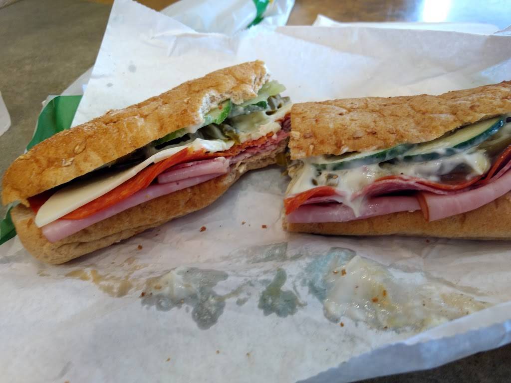Subway | restaurant | 501 W Main St, Louisa, VA 23093, USA | 5409673915 OR +1 540-967-3915