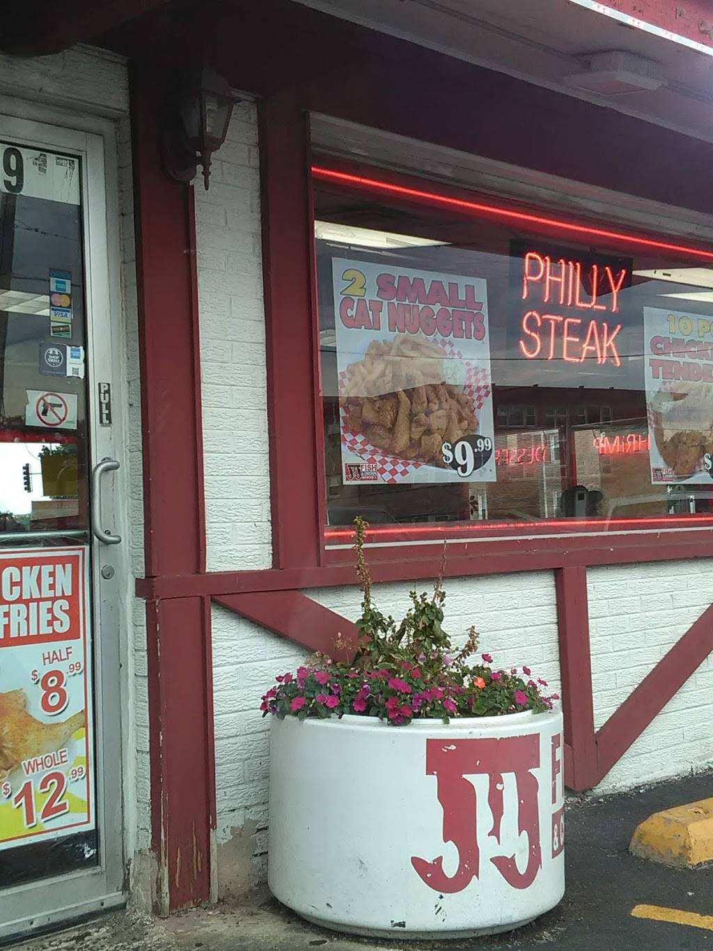 JJ Fish & Chicken | restaurant | 917 Roosevelt Rd, Maywood, IL 60153, USA | 7084501015 OR +1 708-450-1015