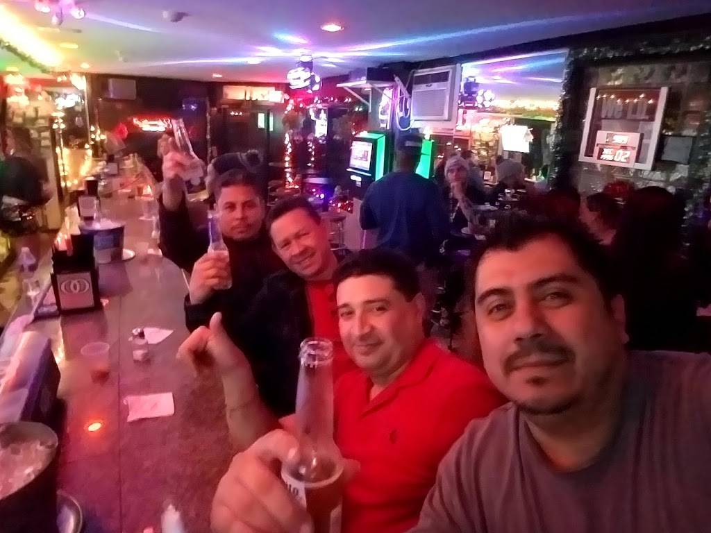 Yo Maxis Bar & Grill | restaurant | 423 W Bristol St, Philadelphia, PA 19140, USA | 2673355238 OR +1 267-335-5238