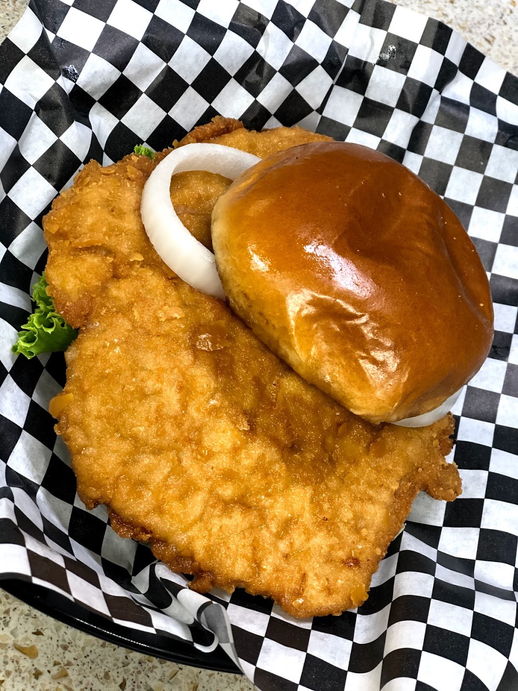 The Dirty Bird Bar and Grill | restaurant | 2130 US Hwy 136, Carthage, IL 62321, USA | 2173572846 OR +1 217-357-2846