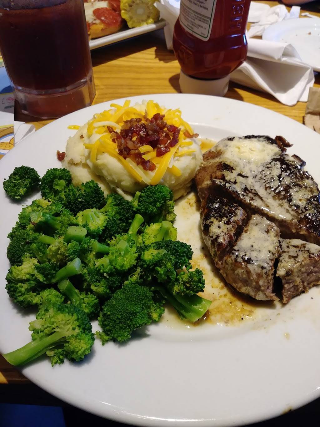 Chilis Grill & Bar | restaurant | 135 Rushing Rd W, Denham Springs, LA 70726, USA | 2256677151 OR +1 225-667-7151