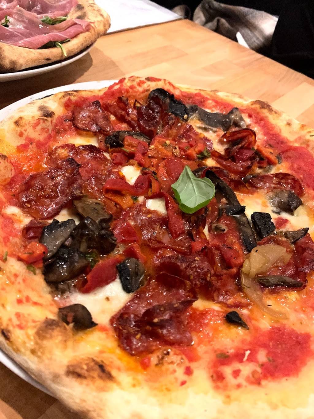 Regina Pizzeria | restaurant | 7681 Boulevard Taschereau, Brossard, QC J4Y 1A2, Canada | 4504863916 OR +1 450-486-3916