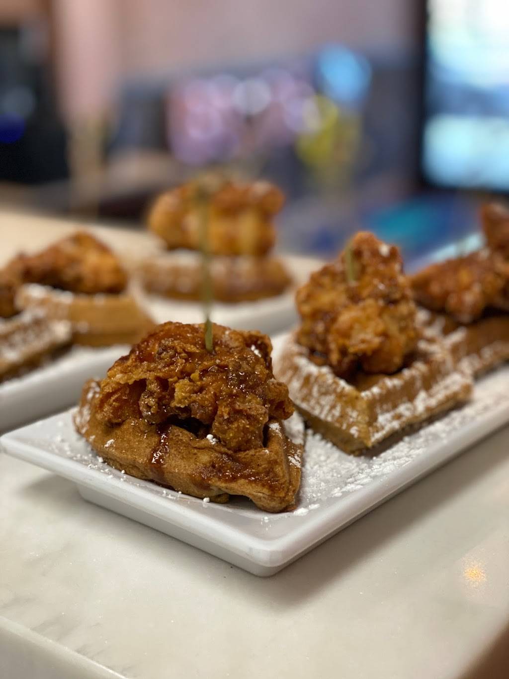 Lizzy J Cafe | restaurant | 2205 W Montrose Ave, Chicago, IL 60618, USA | 7737399044 OR +1 773-739-9044