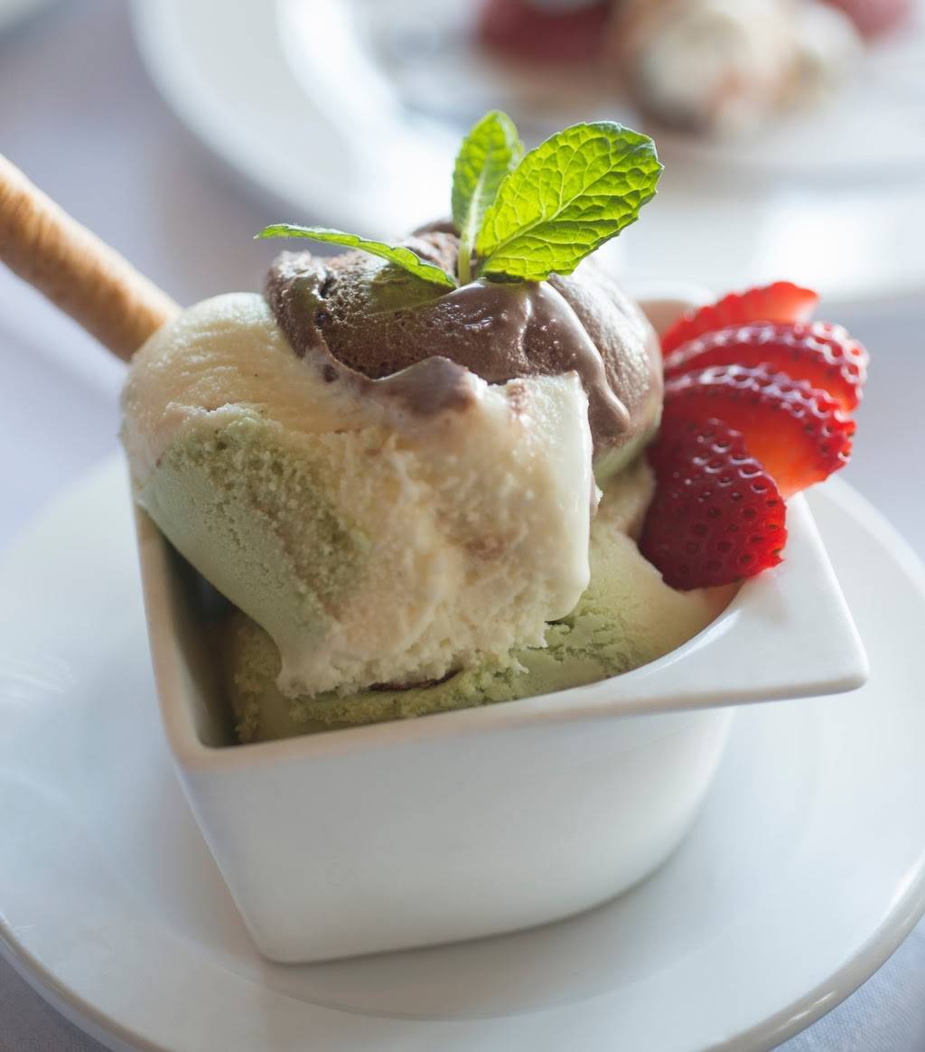 Caffé Mezza Luna | cafe | 240 Capistrano Rd, Half Moon Bay, CA 94019, USA | 6505600137 OR +1 650-560-0137