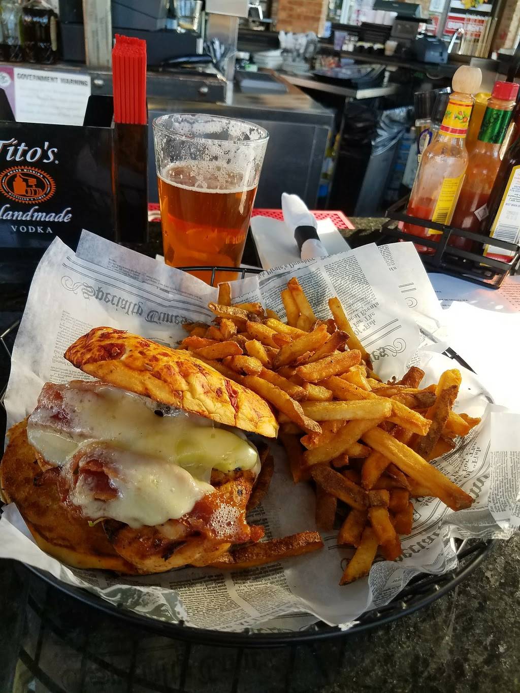 Anthonys Restaurant and Pub | restaurant | 3151 Voyager Ln, Joliet, IL 60431, USA | 8152542315 OR +1 815-254-2315